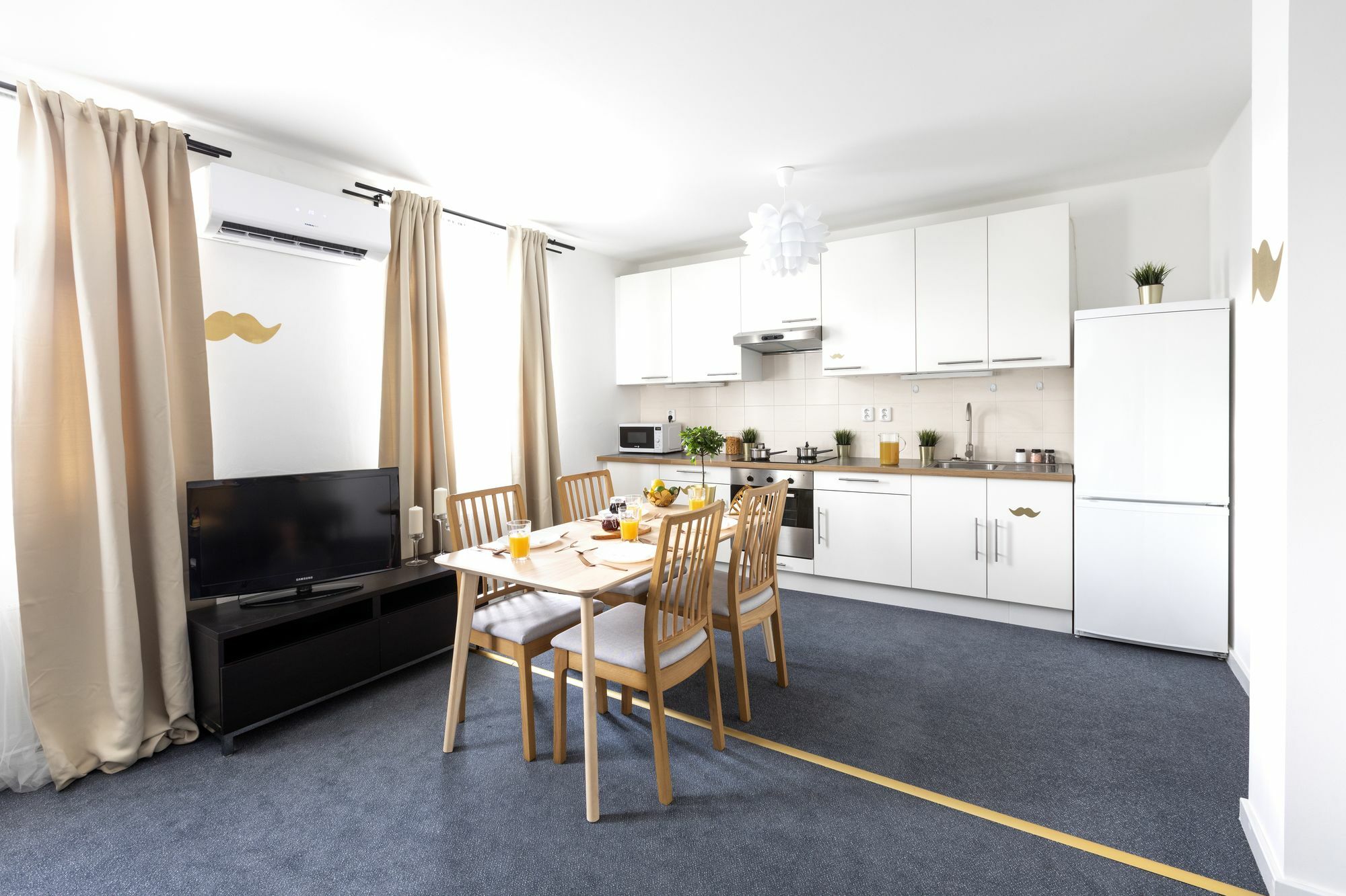 Little Tom Apartments プラハ エクステリア 写真